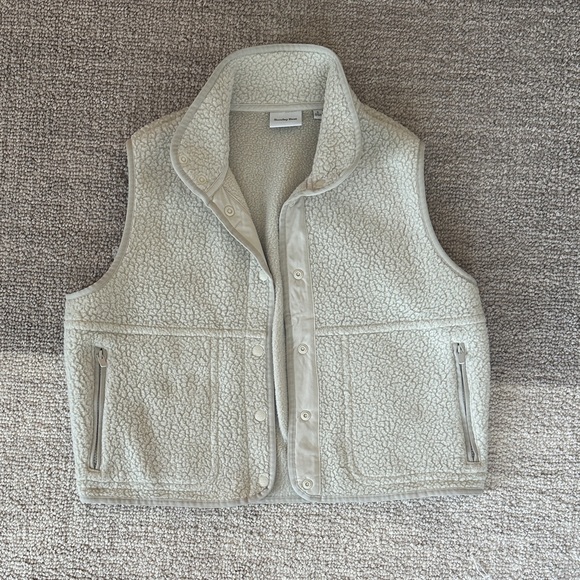 Aritzia Jackets & Blazers - Aritzia Polar Fleece Cropped Vest